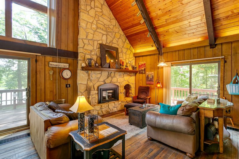 2227_95th_St_©_Picture_This_Inc-2