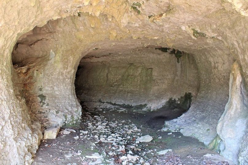029 the opening leading into the beautiful cave