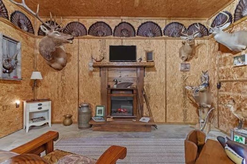 large-018e903b-4e51-736d-89eb-13dfa3af53d6