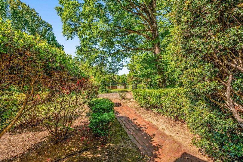 56-71-web-or-mls-279 Poplar Rd exterior-10