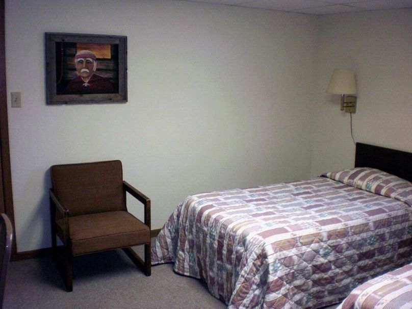 Motel Room 10-5