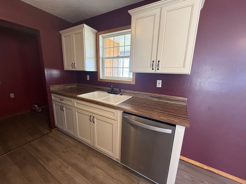 014 the kitchen space to the right as you enter the kitchen