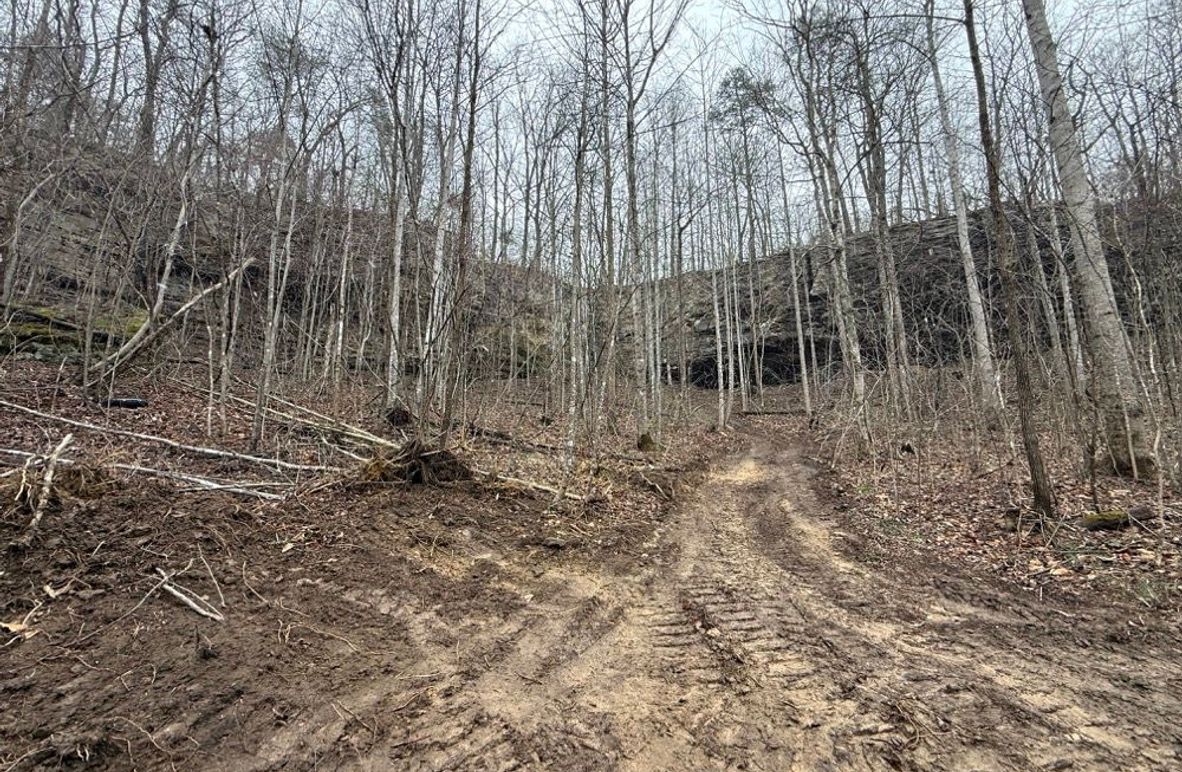 004 band of upper rock features near the east boundary