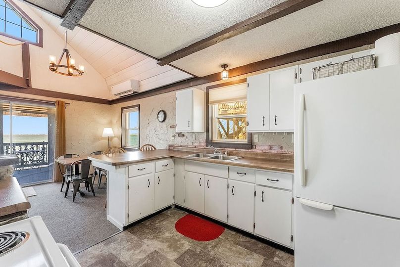 8-web-or-mls-120 SE Lake Dr-86