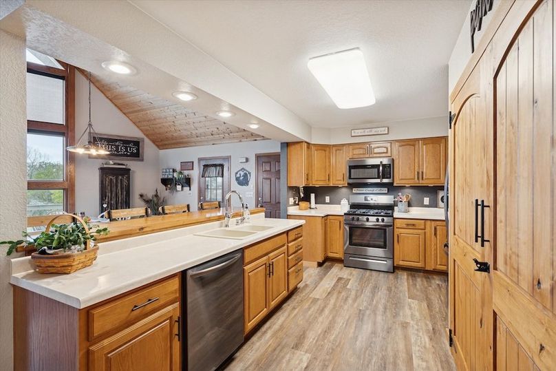 22-4800-Cub-Hollow-Rd-WindowStill