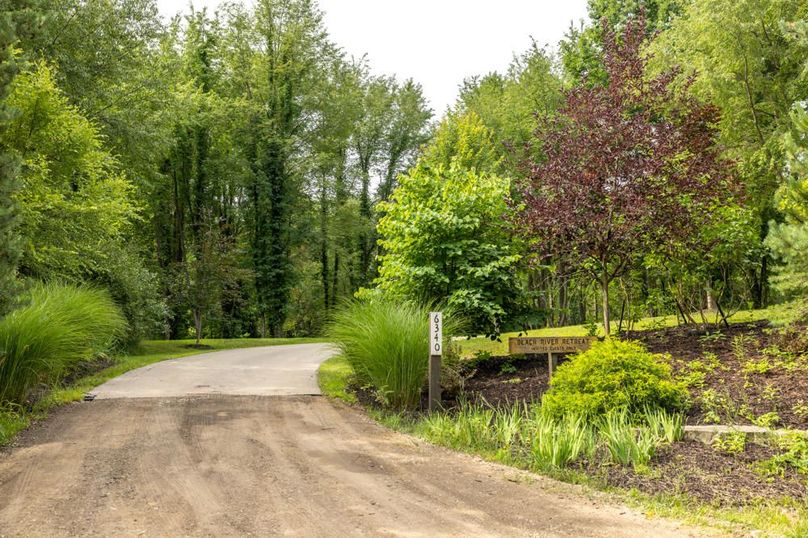 117 Main Entry (104th Ave. is being paved)
