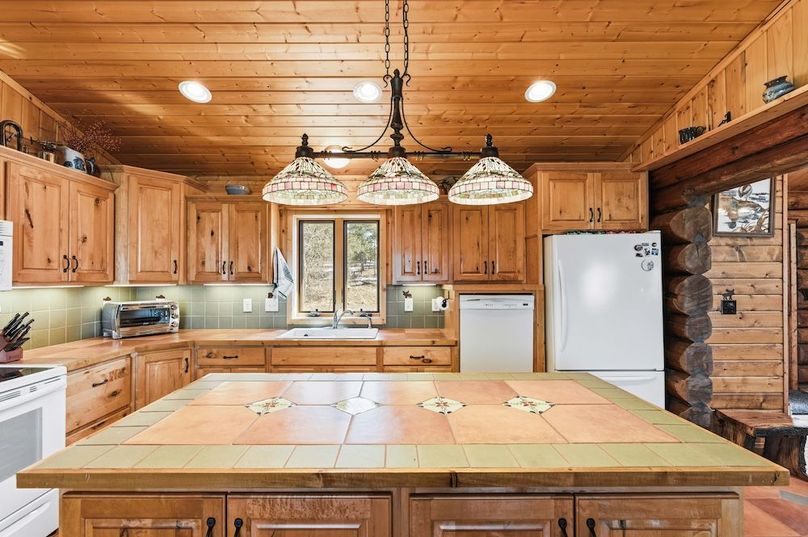 031 - Kitchen Island