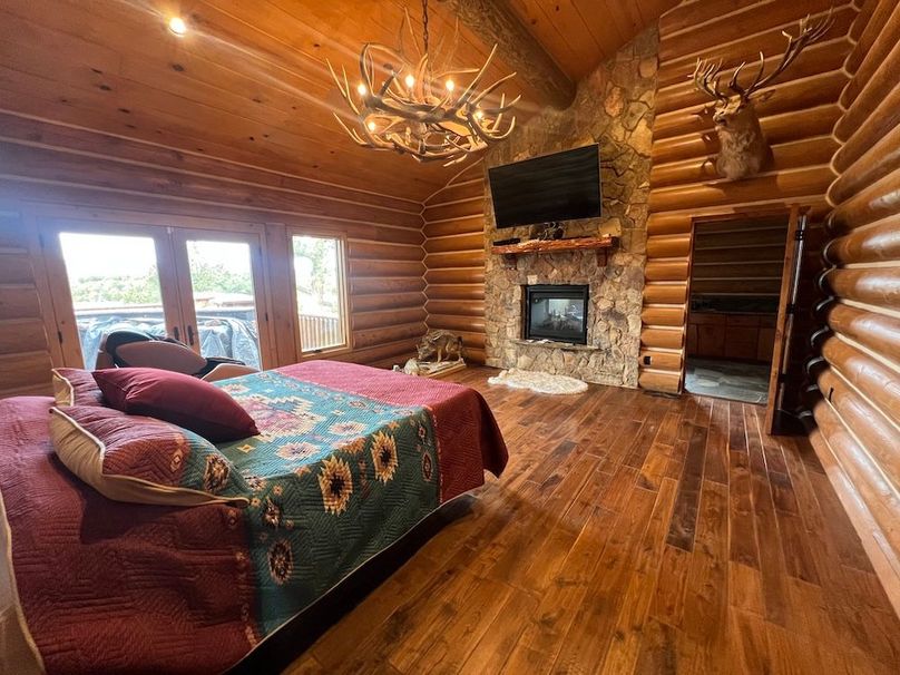 77_Pratt Lodge bedroom2