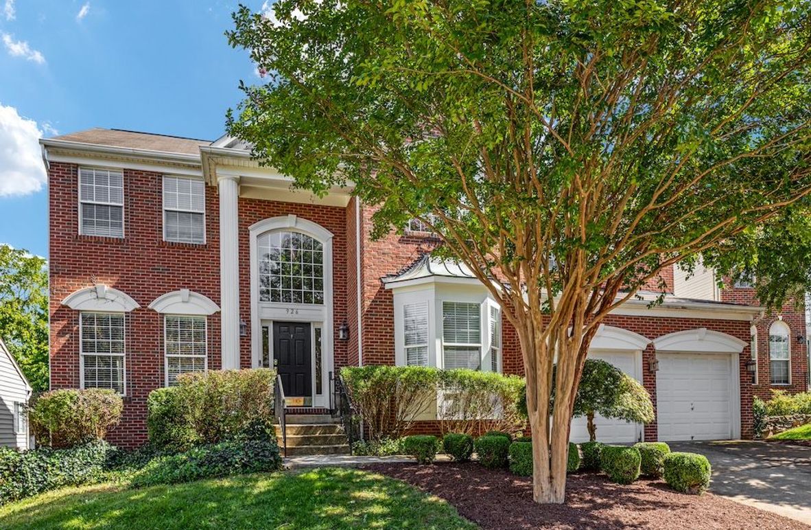 02-2E6A7890_twilight_918 Wayne Dr - Absolute Altitude - 9 - 2024 - 02