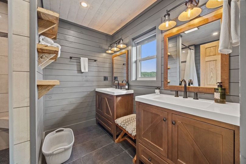 043 master bath pampering amenities