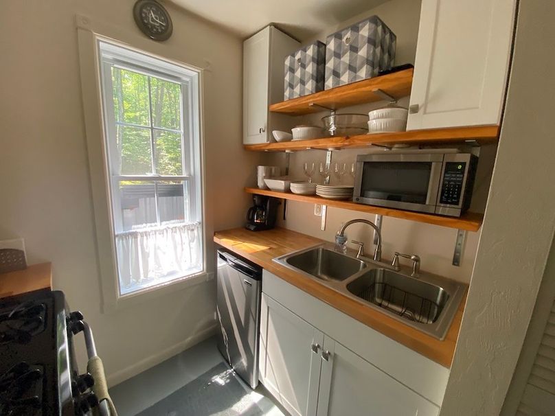 027 view to the immediate left upon entering of the galley kitchen copy