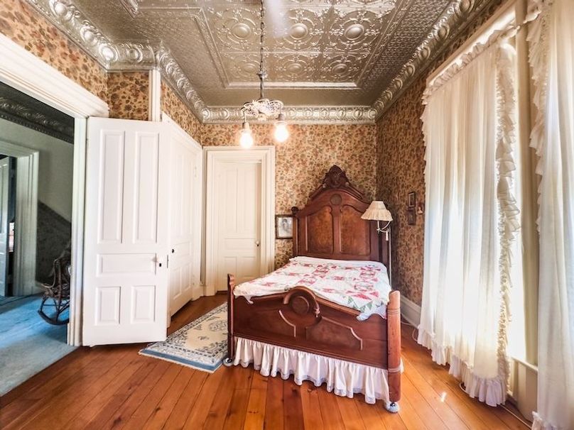 StenceRealty_25_515-N-8th-Street-Marshall-IL_60