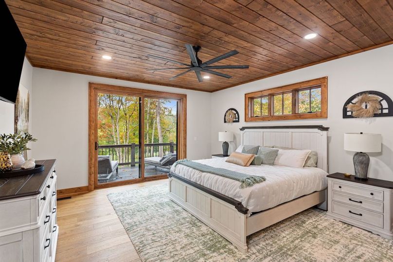 81-web-or-mls-6400 Golf Club Drive-16