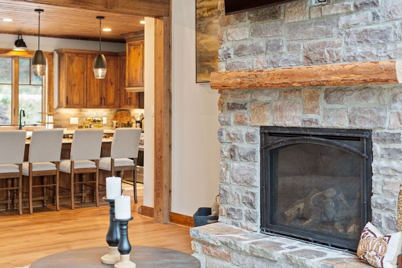 45-web-or-mls-6400 Golf Club Drive-52