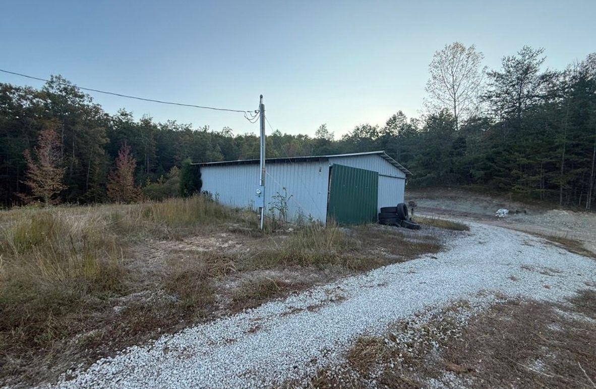 004 view of the building from the northeast corner