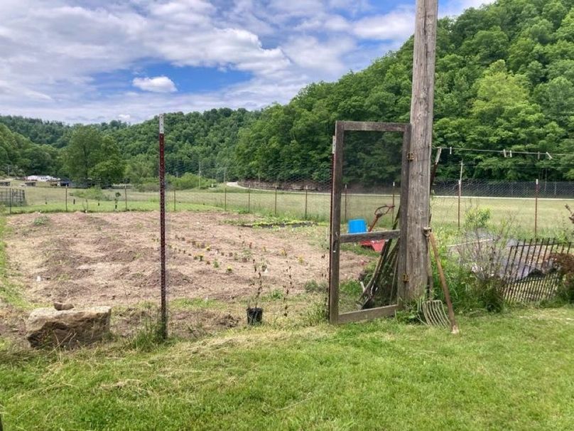 082 this is where the garden haul takes place