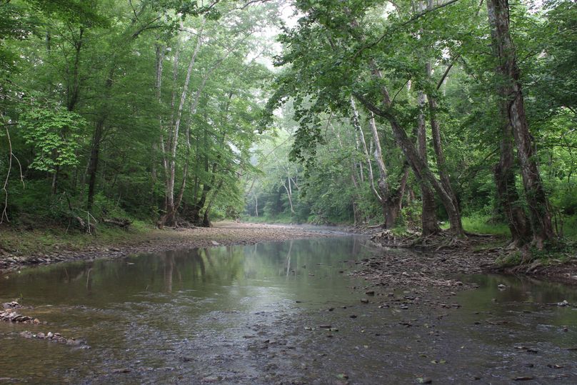 009 rolling creek along the north boundary