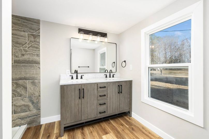 26-12-web-or-mls-870-S-Hill-Rd-12