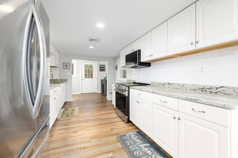 11-1-web-or-mls-1051-S-Hill-Rd-1