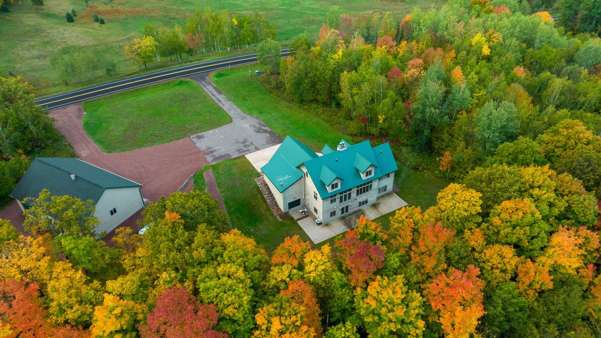 Large Acreage Hunting Land On Silver Creek With Custom Home Whitetail