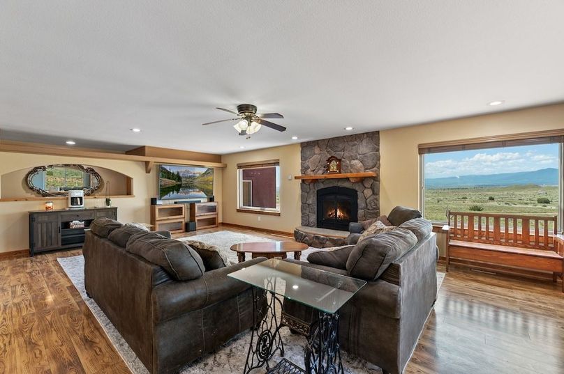 05 - Living Room