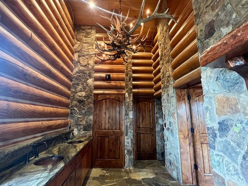 89_Pratt Lodge bathroom 2