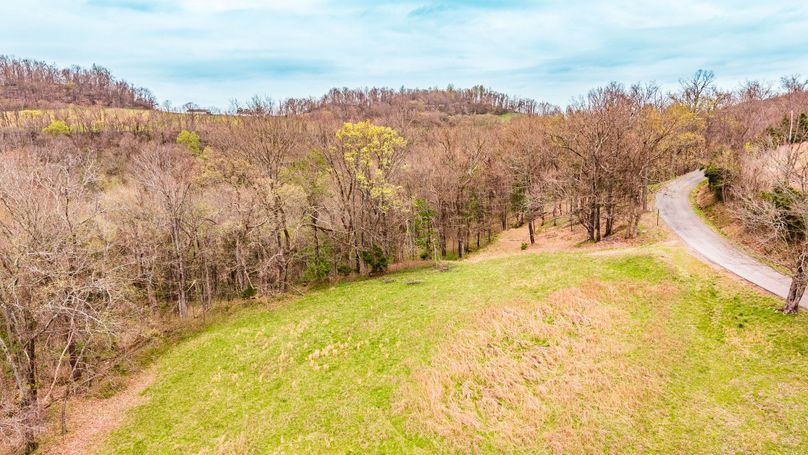 19-web-or-mls-Wolf Hill-39