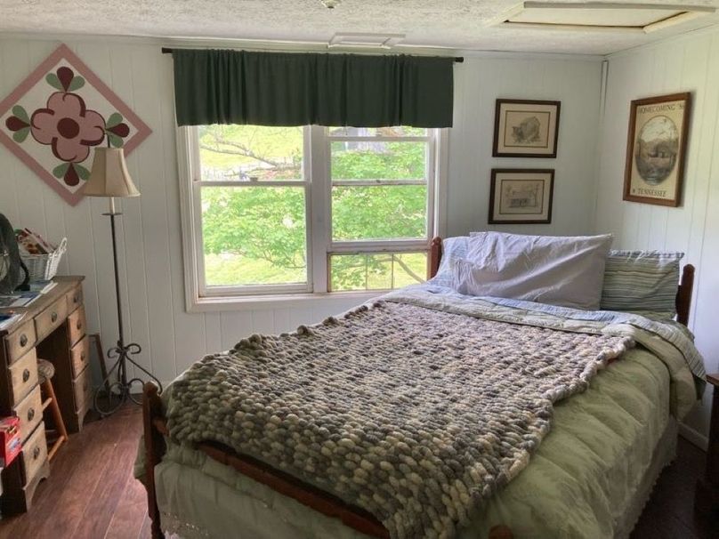 112 or we continue on down the hallway to the second upstairs bedroom