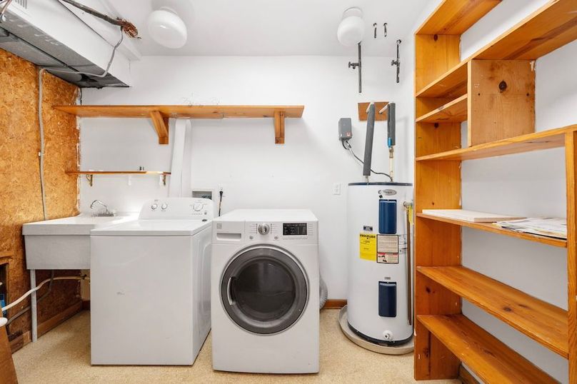 36-40-web-or-mls-279 Poplar Rd interior-23