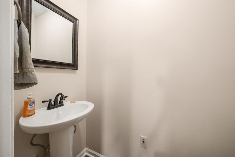 12-2869 Persian Ln09