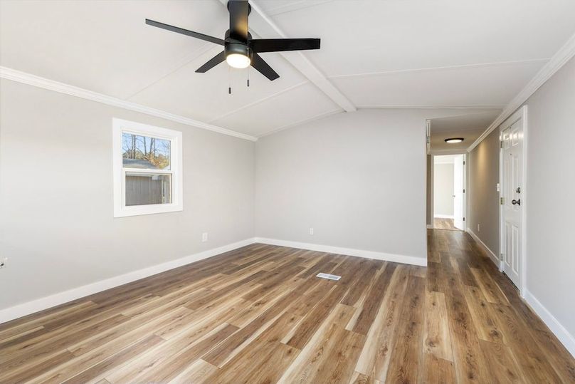 17-7-web-or-mls-870-S-Hill-Rd-7