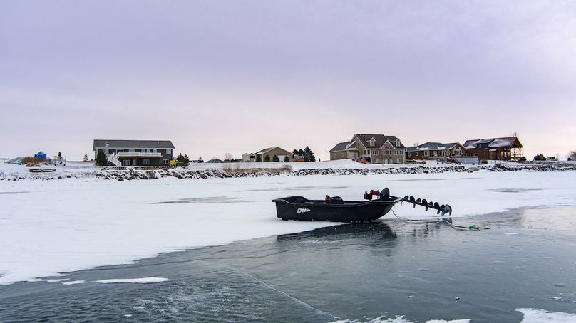 33 - lake view ice fishing