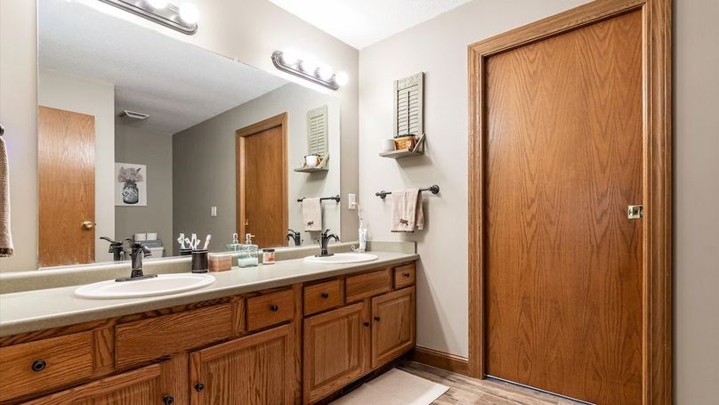 24-zj 18384 Crawmer Rd Se,060