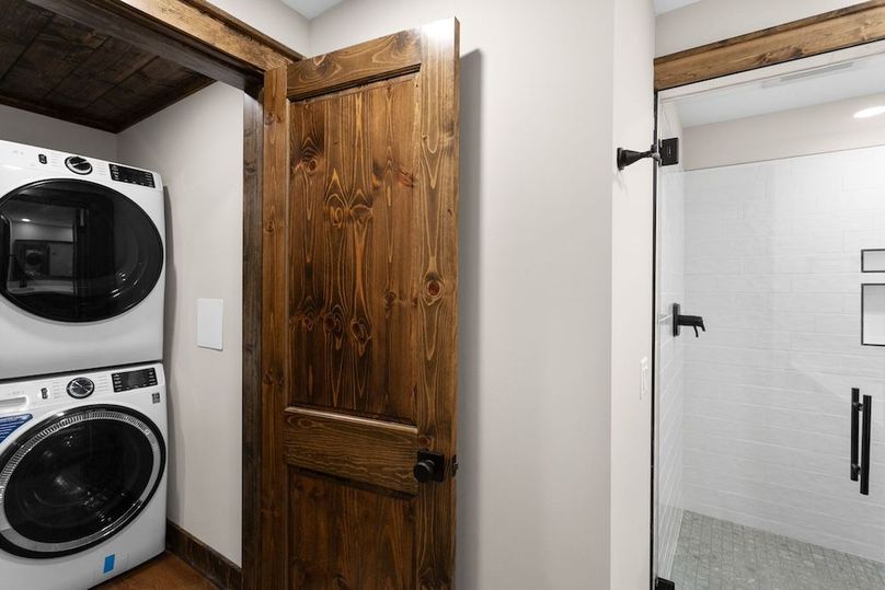 19-web-or-mls-6390 Golf Club Drvie-32