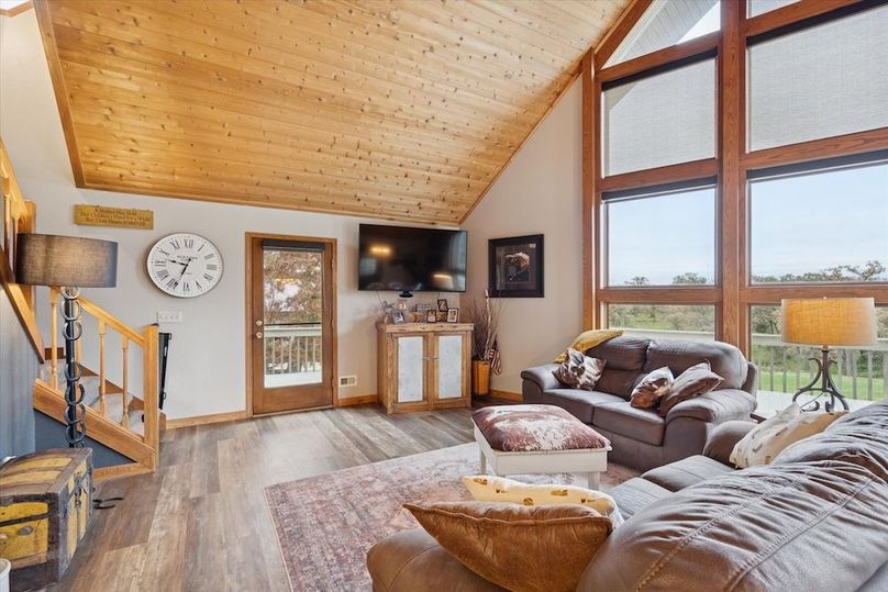 11-4800-Cub-Hollow-Rd-WindowStill