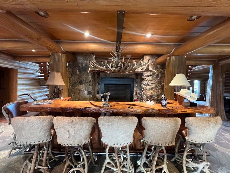 96_Pratt Lodge Middle bar 2