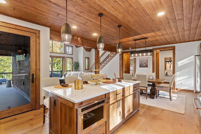 91-web-or-mls-6400 Golf Club Drive-7