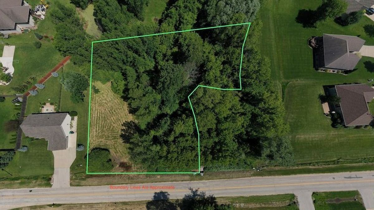 Buildable Site With Creek Frontage Near Green Bay Whitetail Properties