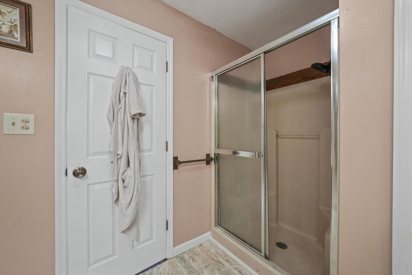 24-2869 Persian Ln21