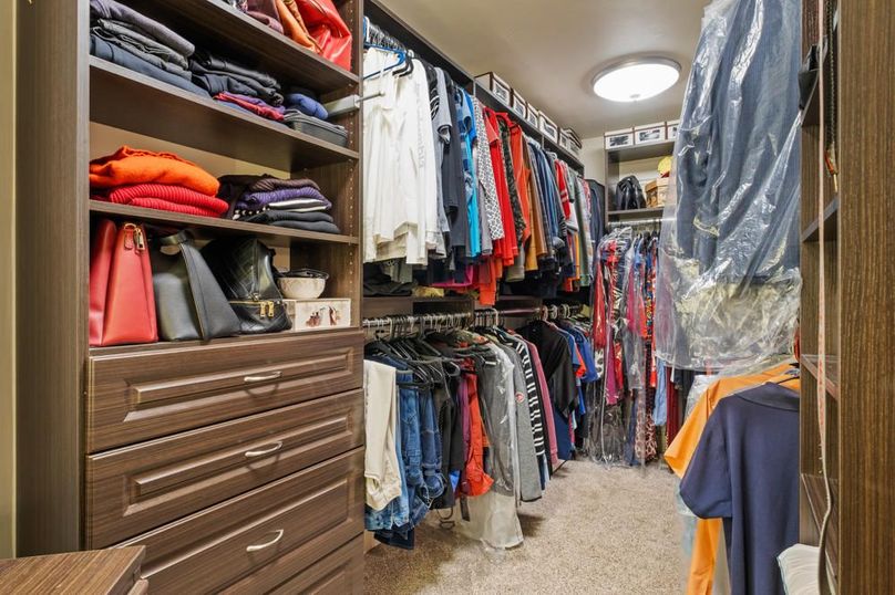 63 Large Master Walk In Closet