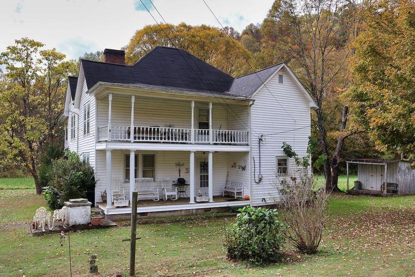 013 front of the historic house