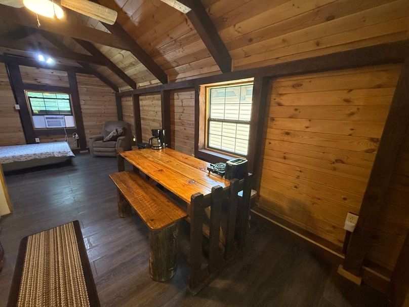 035 the dining area of cabin 2