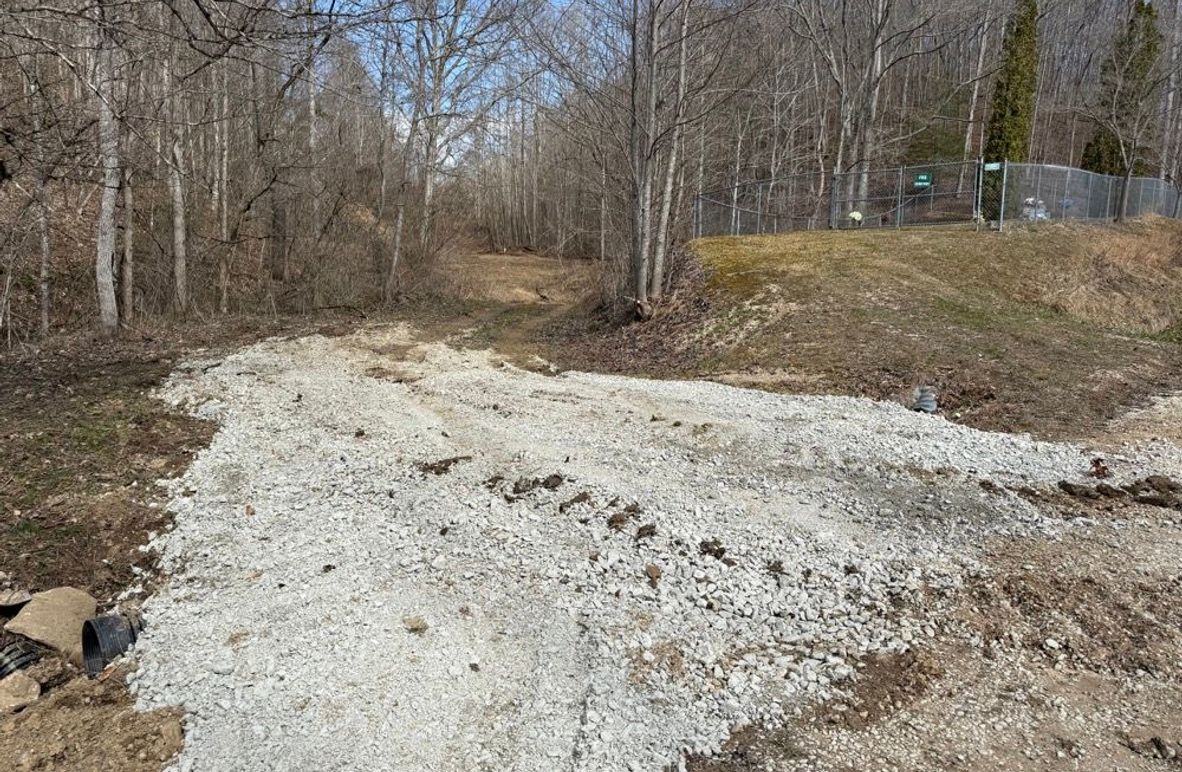 002 gravel drive entrance along the east boundary