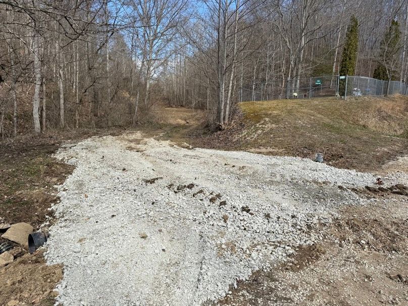 002 gravel drive entrance along the east boundary