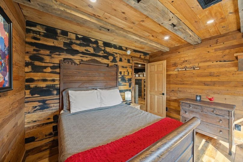 057 love the touch of the accent wall