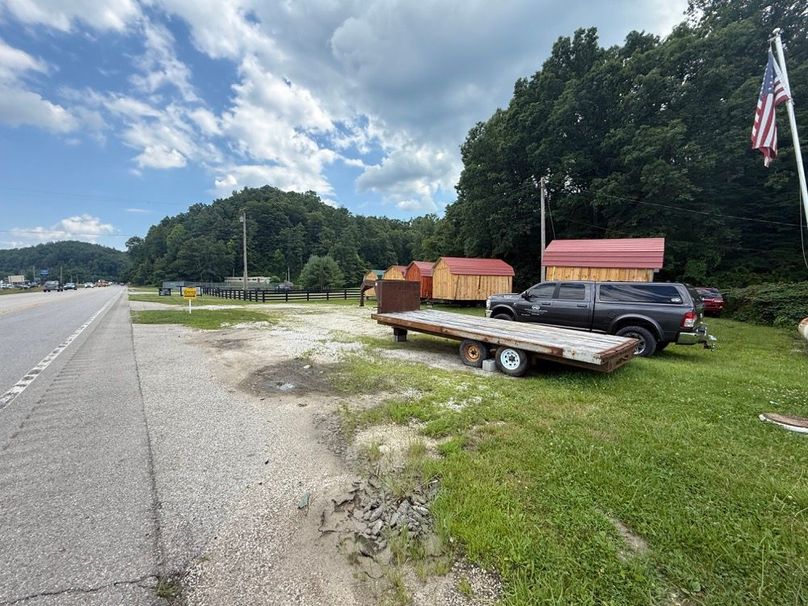 002 ground level view looking southeast along KY 15