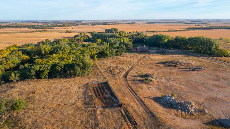 6b - Sheltered Cattle Yard _ Barn