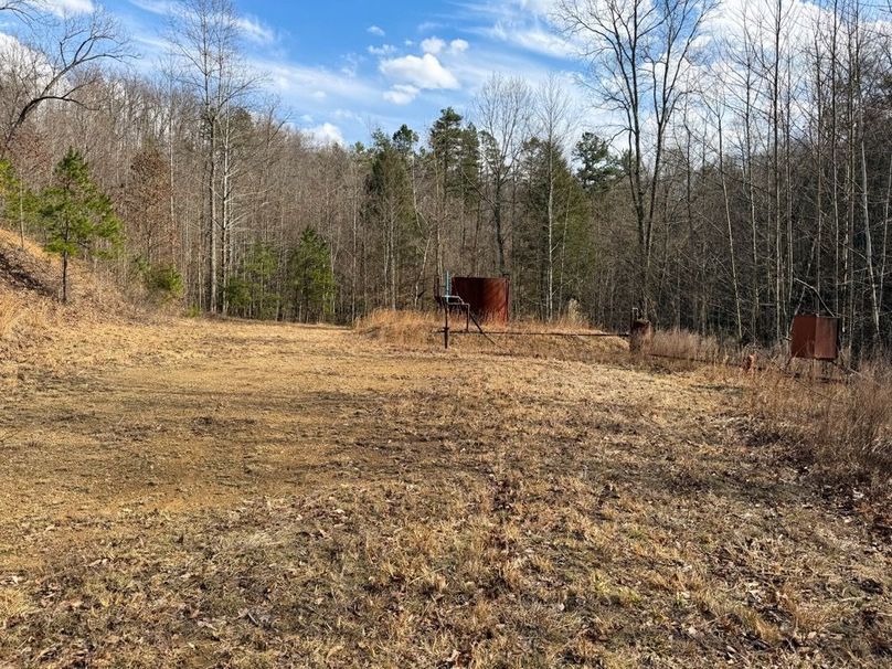 012 large flat with gas well maintained access-2