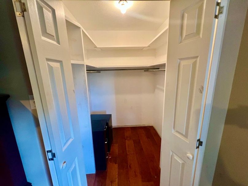 AC0D7C5B-5D9C-453D-8793-F354D2A80BC5_1_201_a