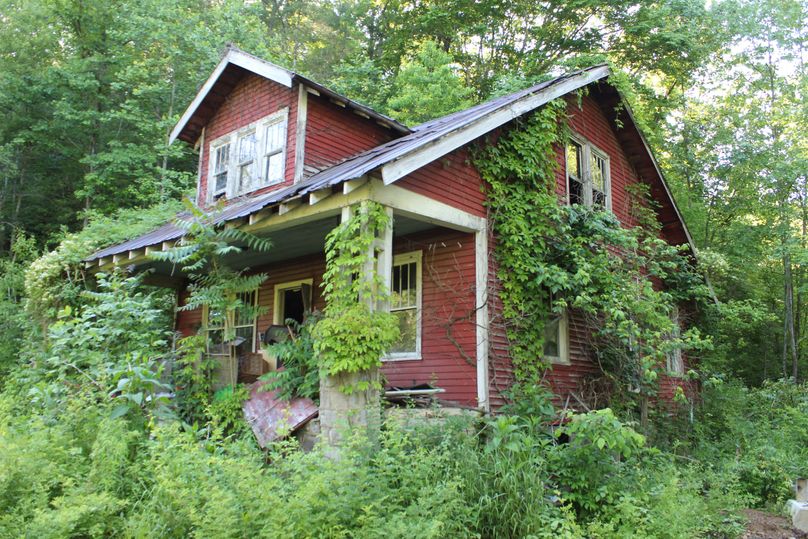 004 the old home sitting on the west side of the creek